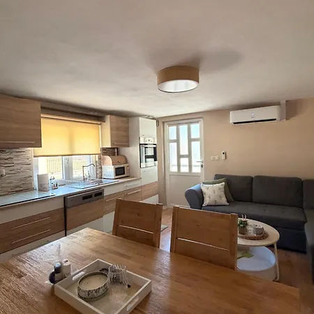 Klara Apartment *