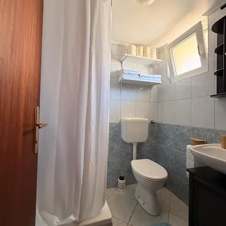 Klara Apartment Vir