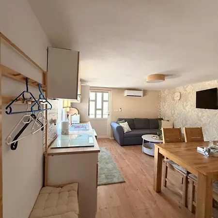 Klara Apartment *